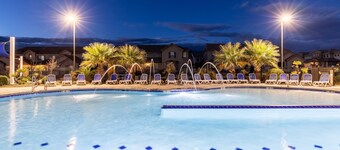 Wi-Fi gratis, piscina climatizada, jacuzzi, barbacoa, patio, 32 mi. de siones