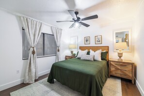 6 habitaciones, escritorio y tabla de planchar con plancha 