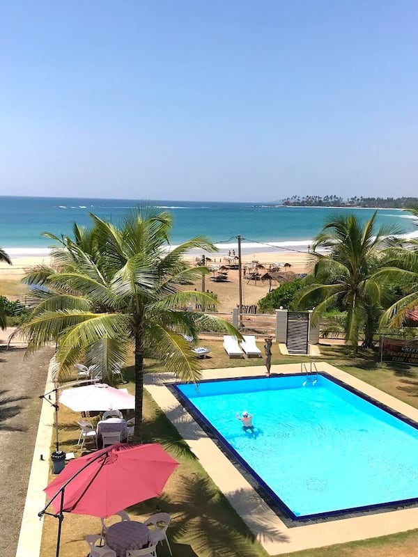 Deluxe Double Room, Balcony, Beach View | 1 bilik tidur, bar mini, meja, kalis bunyi
