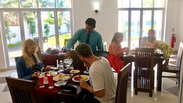 ๋งค์ผ ์๊ตญ์ ์์นจ ์์ฌ(1์ธ๋น USD 5)