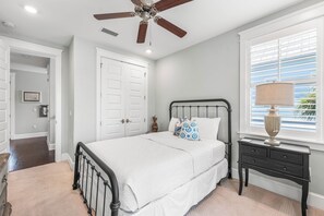 4 Schlafzimmer, Bügeleisen/Bügelbrett, kostenloses WLAN, Bettwäsche