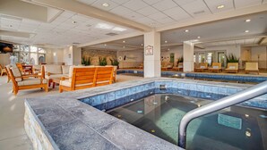 A pool area with lounge chairs and a sign indicating no diving is allowed.