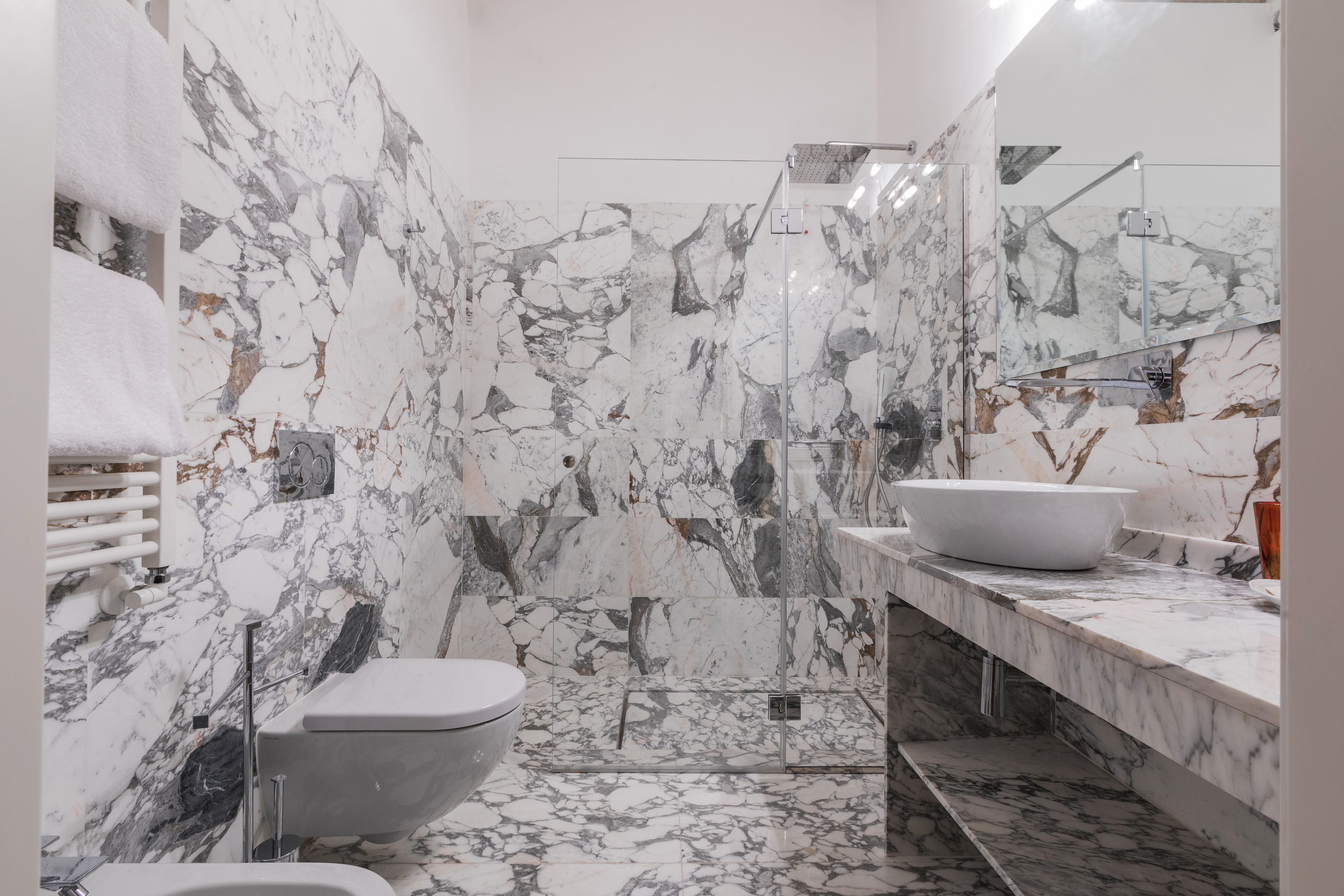 shower, rainfall showerhead, free toiletries, hair dryer