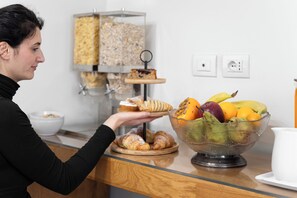 Free buffet breakfast 