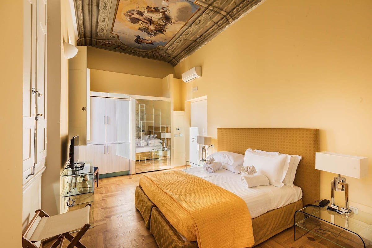 Premium bedding, in-room safe, laptop workspace, free WiFi