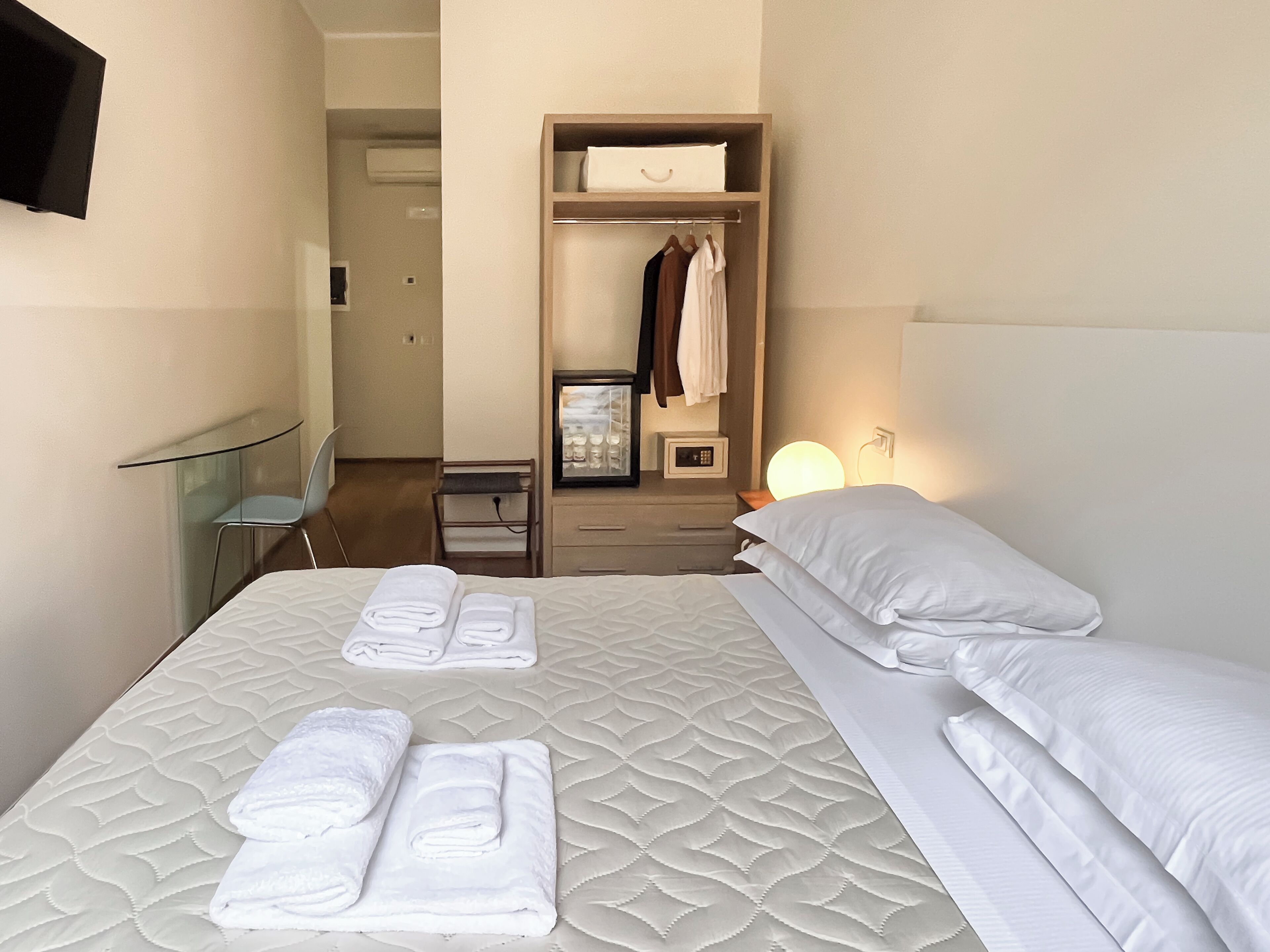 Economy Double Room | Premium bedding, in-room safe, laptop workspace, free WiFi