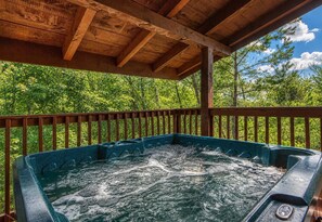 Bañera de hidromasaje al aire libre