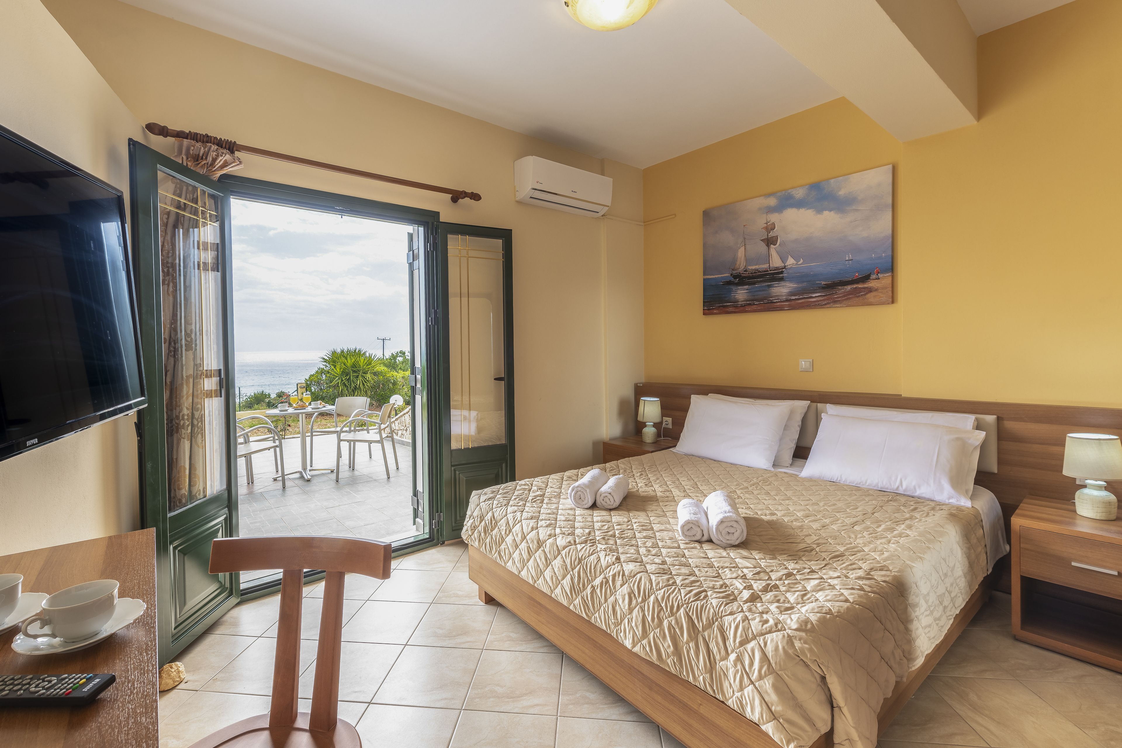 Elegant Apartment,  1 Bedroom, Sea View | 1 bedroom, in-room safe, blackout drapes, soundproofing