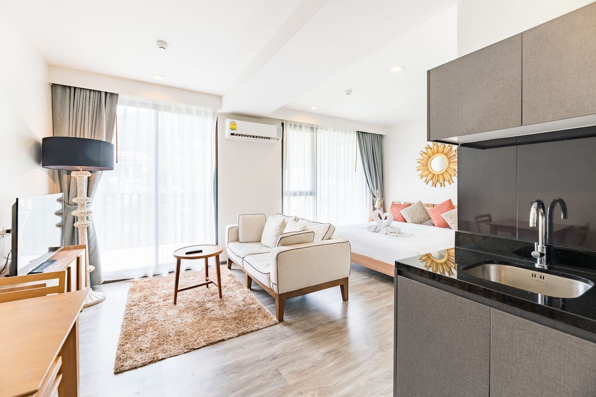 Standard Studio, 1 King Bed | 1 bedroom, minibar, soundproofing, free WiFi