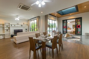 3-Bedroom Villa with Private Pool and Garden | Spiseområde på rommet