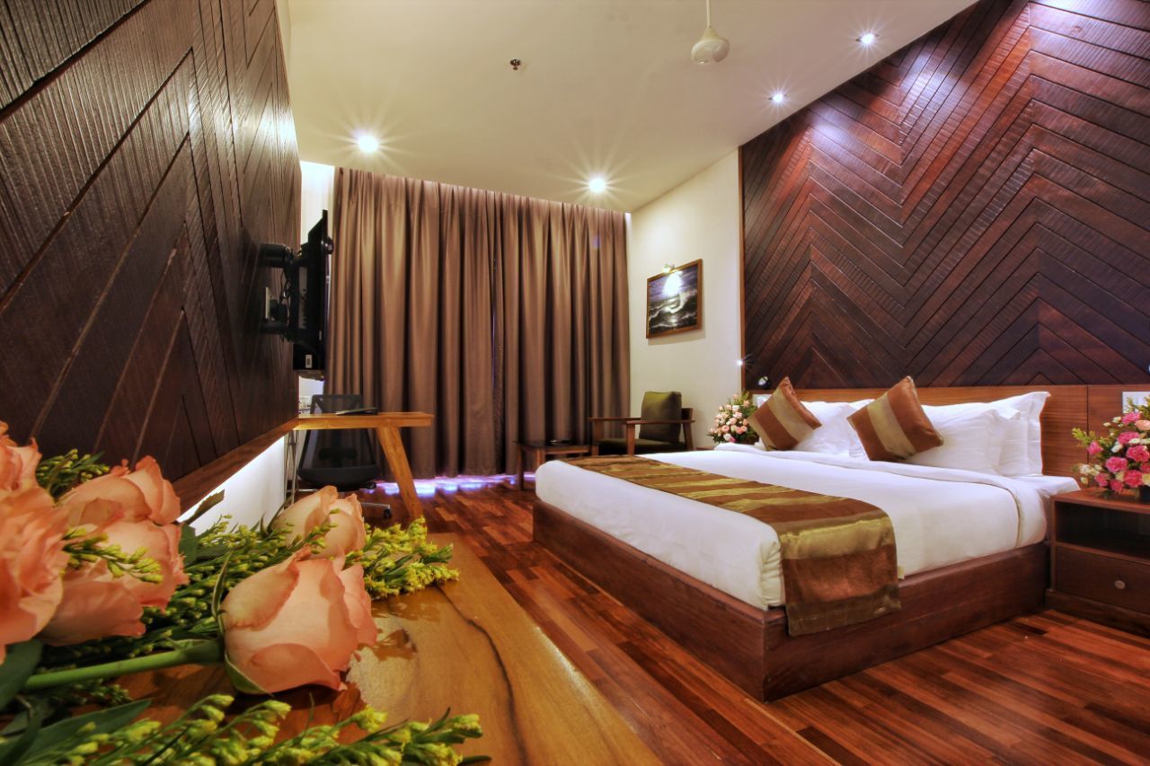 Standard Room, 1 Bedroom | Premium bedding, minibar, in-room safe, desk