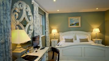 Deluxe Double Room, 1 Katil Raja (King), Ensuite | Meja, seterika/papan seterika, Wi-fi percuma, cadar katil