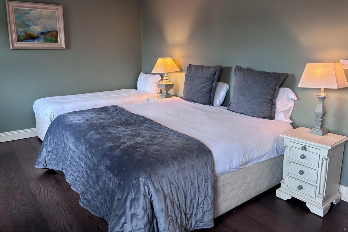 Standard Double Room, Ensuite | Desk, iron/ironing board (on request), free WiFi, bed sheets