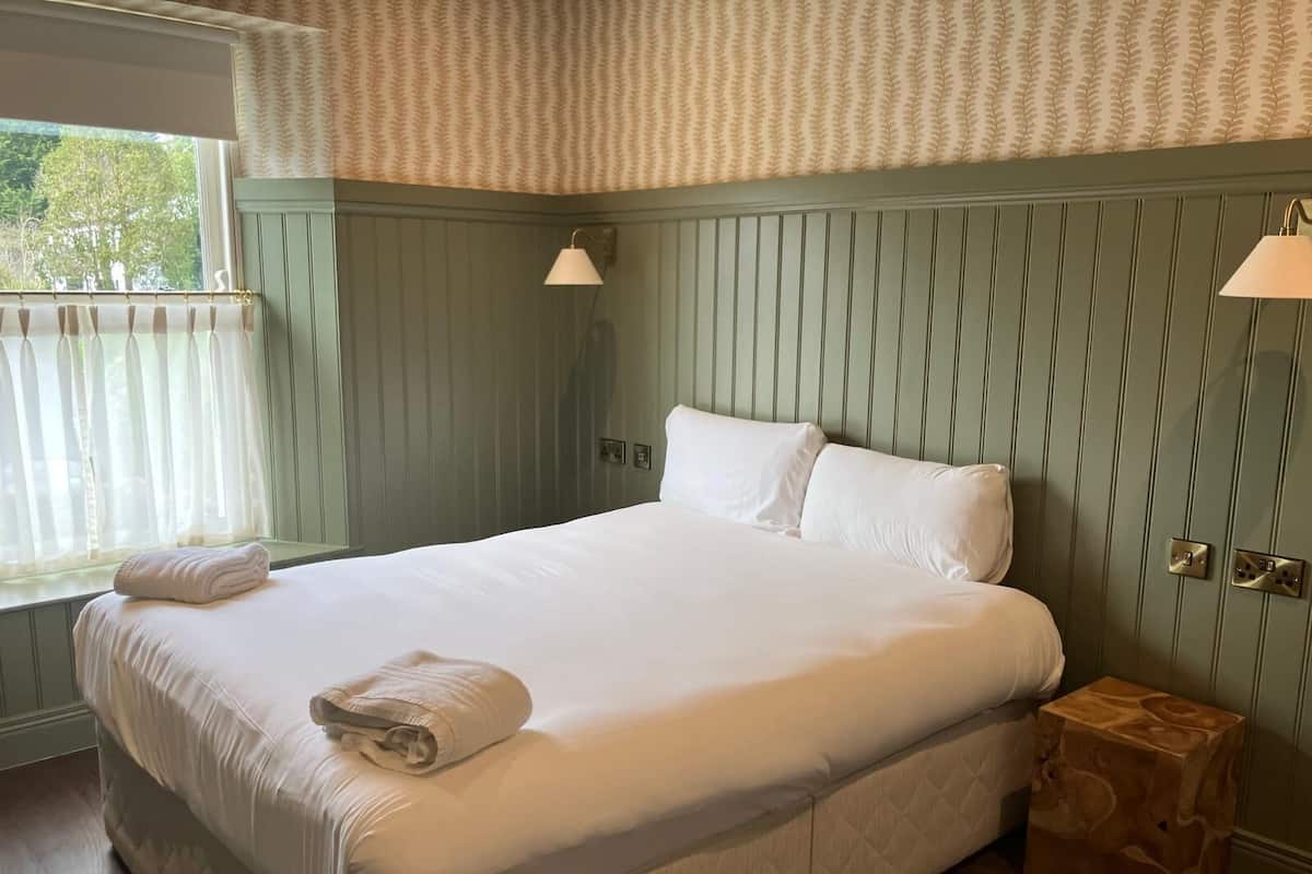 Superior-Doppelzimmer, 1 Schlafzimmer, mit Bad | Schreibtisch, Bügeleisen/Bügelbrett, kostenloses WLAN, Bettwäsche