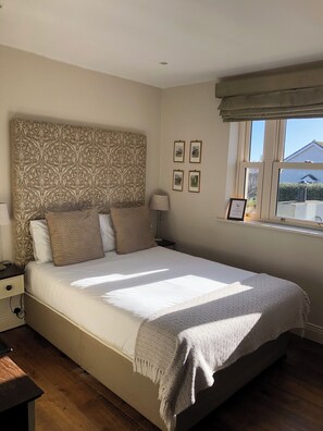 Standard Double Room, 1 Double Bed, Ensuite | Desk, iron/ironing board, free WiFi, bed sheets - The Horse & Hound (Delgany)