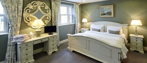 Dobbeltrom – standard, eget bad | Skrivebord, strykejern/-brett, wi-fi (inkludert) og sengetøy