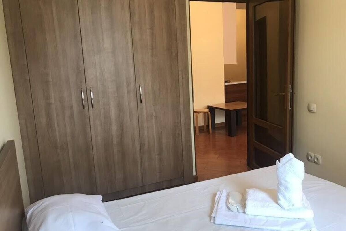 Iron/ironing board, free WiFi, bed sheets