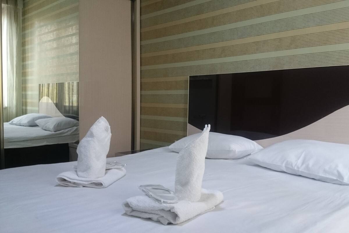 Iron/ironing board, free WiFi, bed sheets