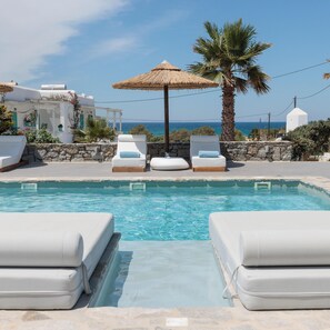 Outdoor pool, open 8:00 AM to 8:00 PM, pool umbrellas, sun loungers - Cave Suites (Naxos)
