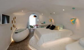 Exclusive Suite, 1 King Bed, Hot Tub, Garden Area | Egyptian cotton sheets, premium bedding, memory-foam beds - Cave Suites (Naxos)