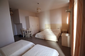 Living area - Piazza Hotel (Peshkopi)