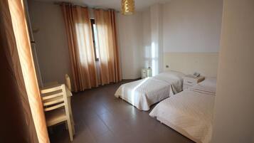 1 bedroom, premium bedding, desk, soundproofing