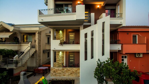 Property entrance - De Lux Apartments Luka (Bar)