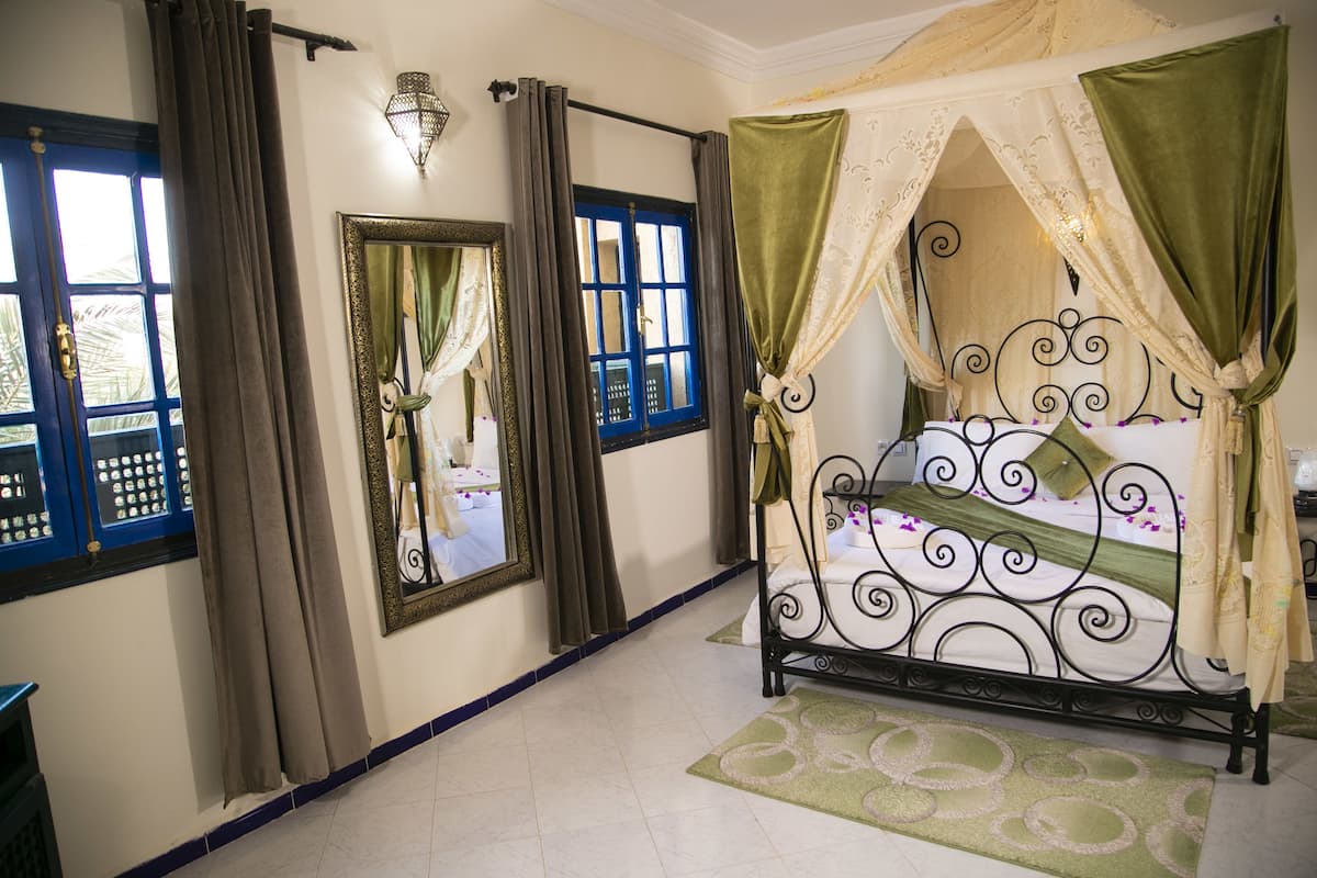 Junior Suite, Pool View | 1 bedroom, free WiFi, bed sheets