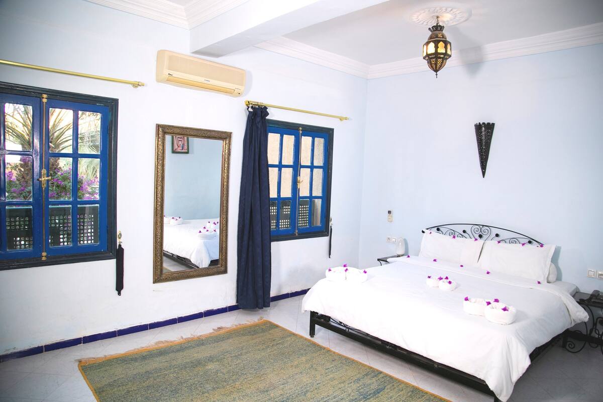Apartment, Pool View | WiFi (free), bed sheets