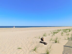 Beach - Barrett/162: 3  BR, 2  BA House in Middlesex Beach, Sleeps 10 (Middlesex)