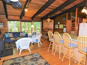 Smart TV - Barrett/162: 3  BR, 2  BA House in Middlesex Beach, Sleeps 10 (Middlesex)