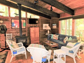 Smart TV - Barrett/162: 3  BR, 2  BA House in Middlesex Beach, Sleeps 10 (Middlesex)