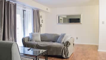Iron/ironing board, WiFi (free)