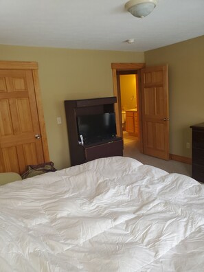 7 bedrooms, WiFi, bed sheets