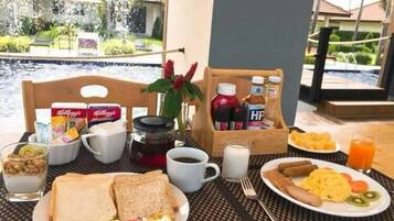 Free daily English breakfast