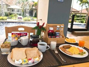 Free daily English breakfast