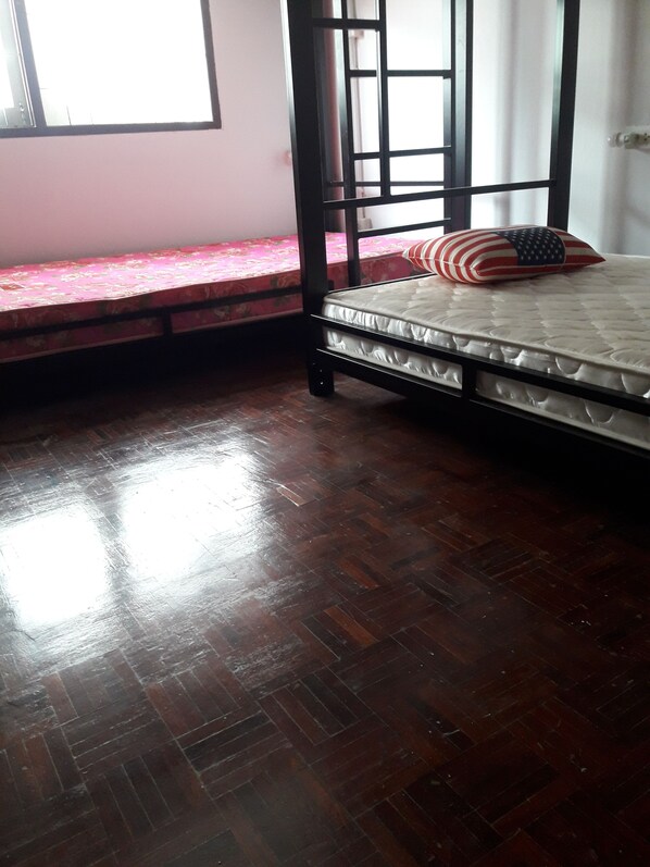 Mixed Dormitory Room