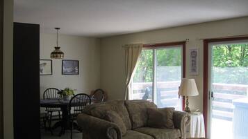 Fernseher, DVD-Player, Videothek