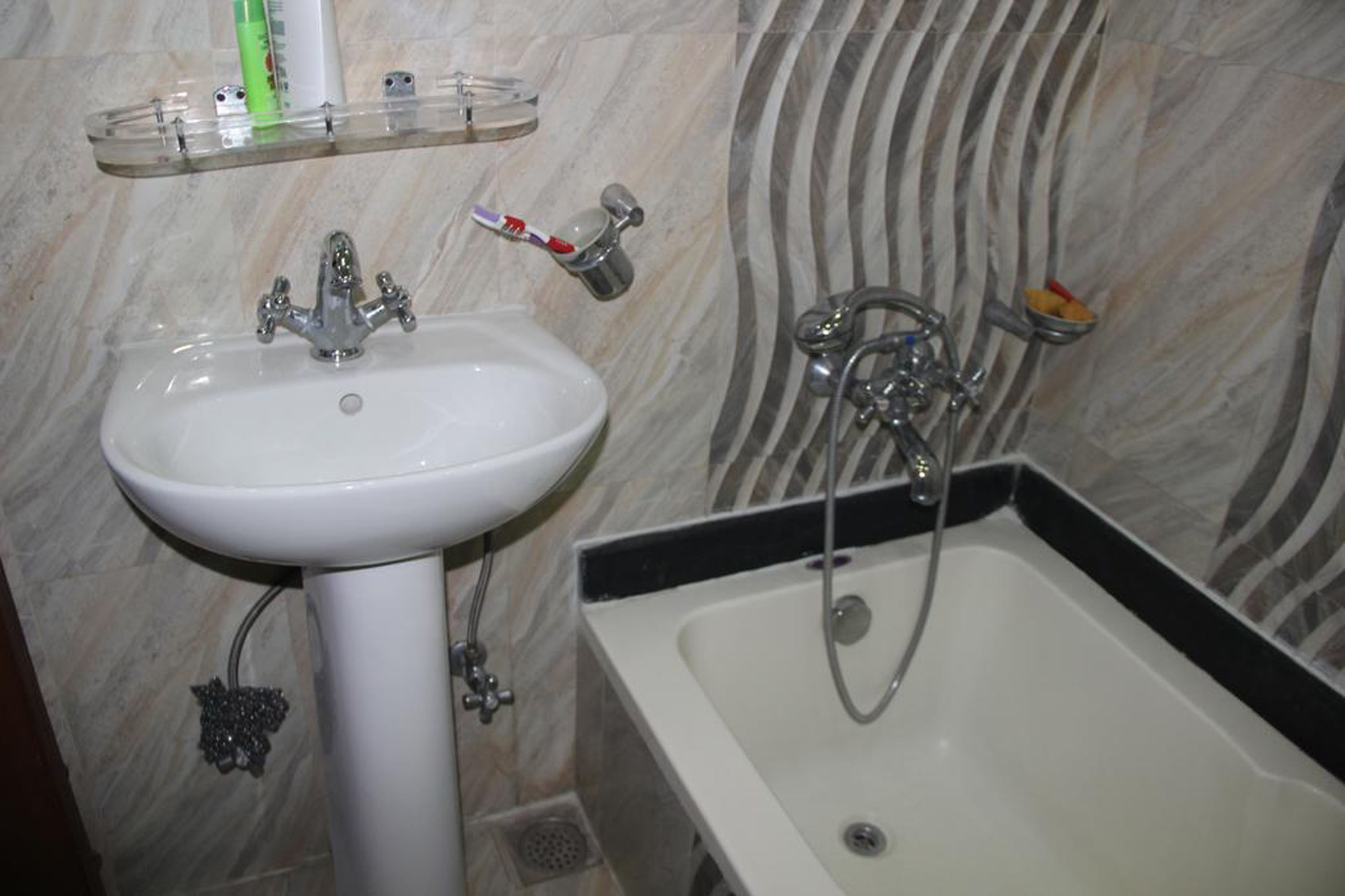 Quarto casal ou duplo standard, 2 quartos, vista para o vale | Banheiro | Produtos de toalete grátis 