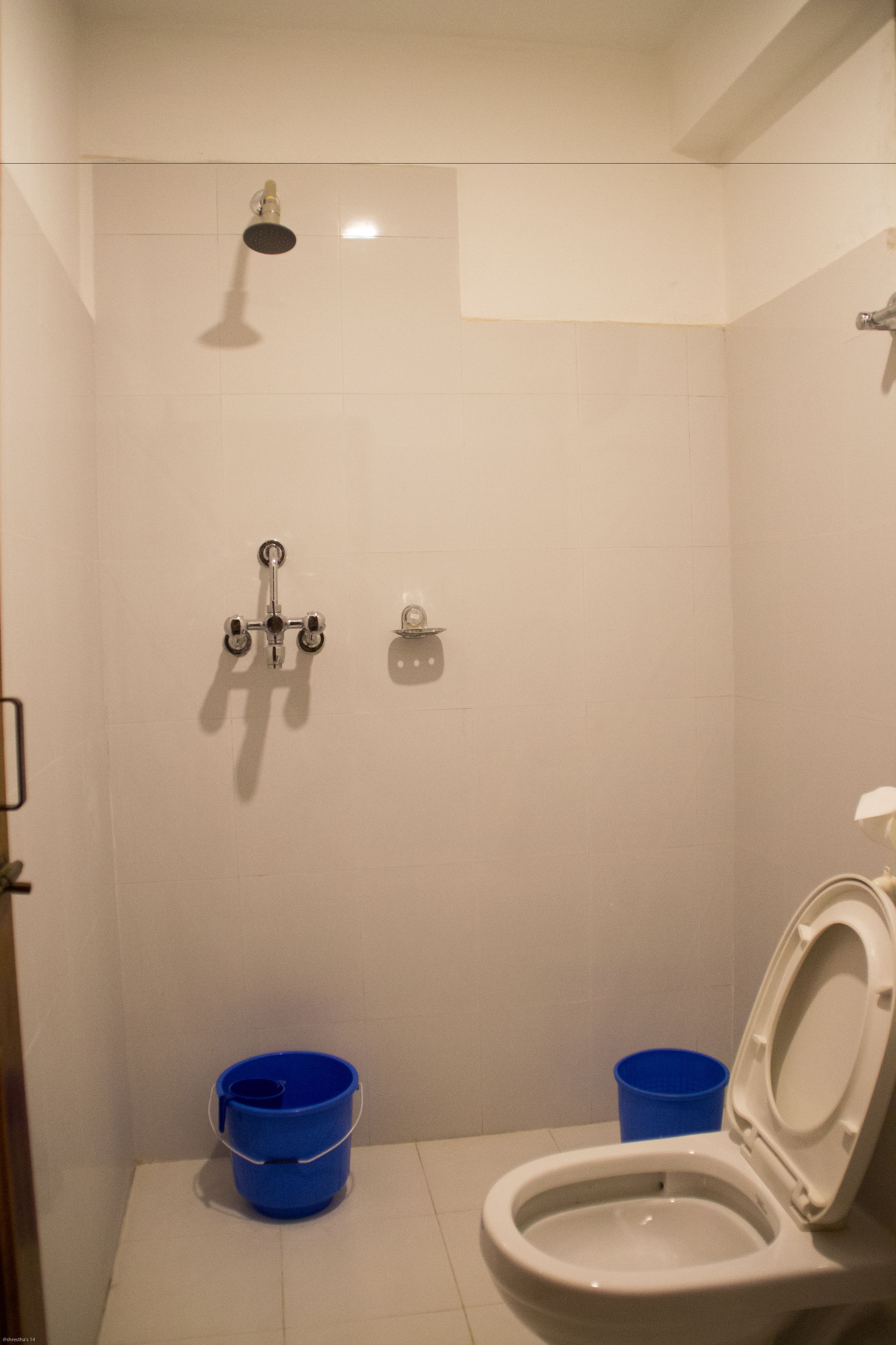 standard double or twin room | bathroom | shower, free toiletries, slippers, bidet