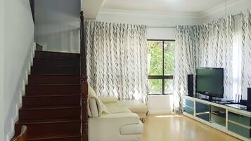 Duplex, 3 Bedrooms | Living area | Smart TV, DVD player