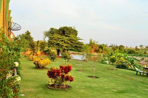Property grounds - Kiangtan Houses (Pluak Daeng)