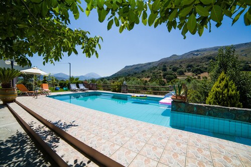 Eleana villa,Private Pool,Taverns,Mini Market