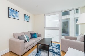 商務公寓, 1 間臥室, 城市景, 行政樓層 | 客廳 | 平面電視