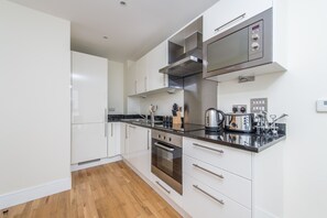 商務公寓, 1 間臥室, 城市景, 行政樓層 | 私人廚房 | 大型雪櫃/冰箱、微波爐、焗爐、爐具