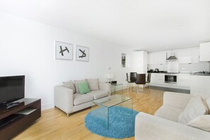 商務公寓, 1 間臥室, 城市景, 行政樓層 | 客廳 | 平面電視