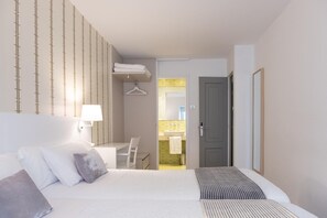 Escritorio, insonorización, wifi gratis y ropa de cama 