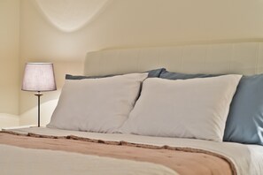 1 habitación, tabla de planchar con plancha, wifi gratis y ropa de cama 