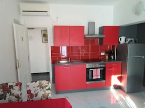 Comfort Apartment, Balcony, Partial Sea View | Private kitchen | Fridge, oven, stovetop, coffee/tea maker - Bmb Apartments - Senj (Senj)