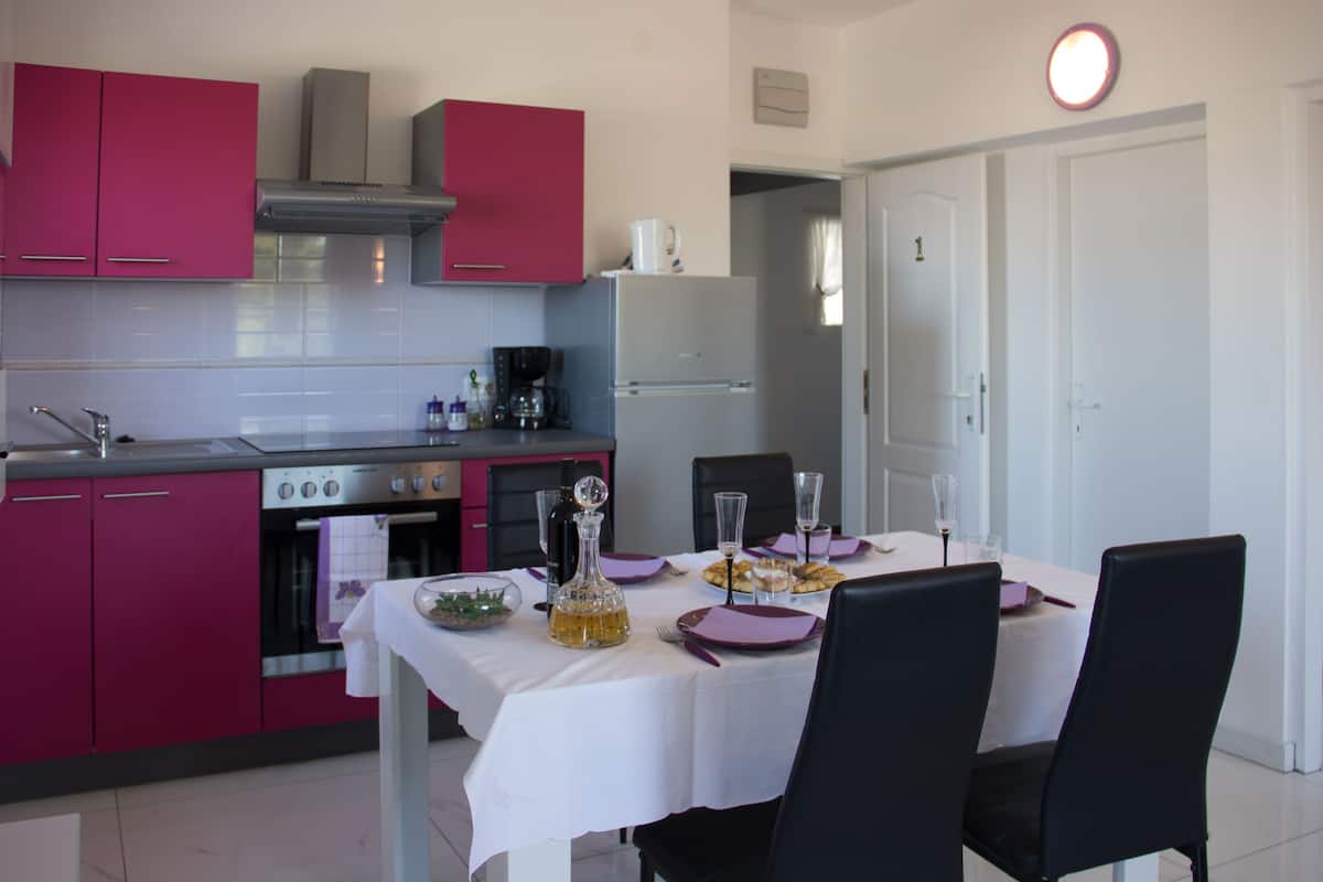 Comfort Apartment, Sea View | Private kitchen | Coffee/tea maker, fridge, oven, stovetop